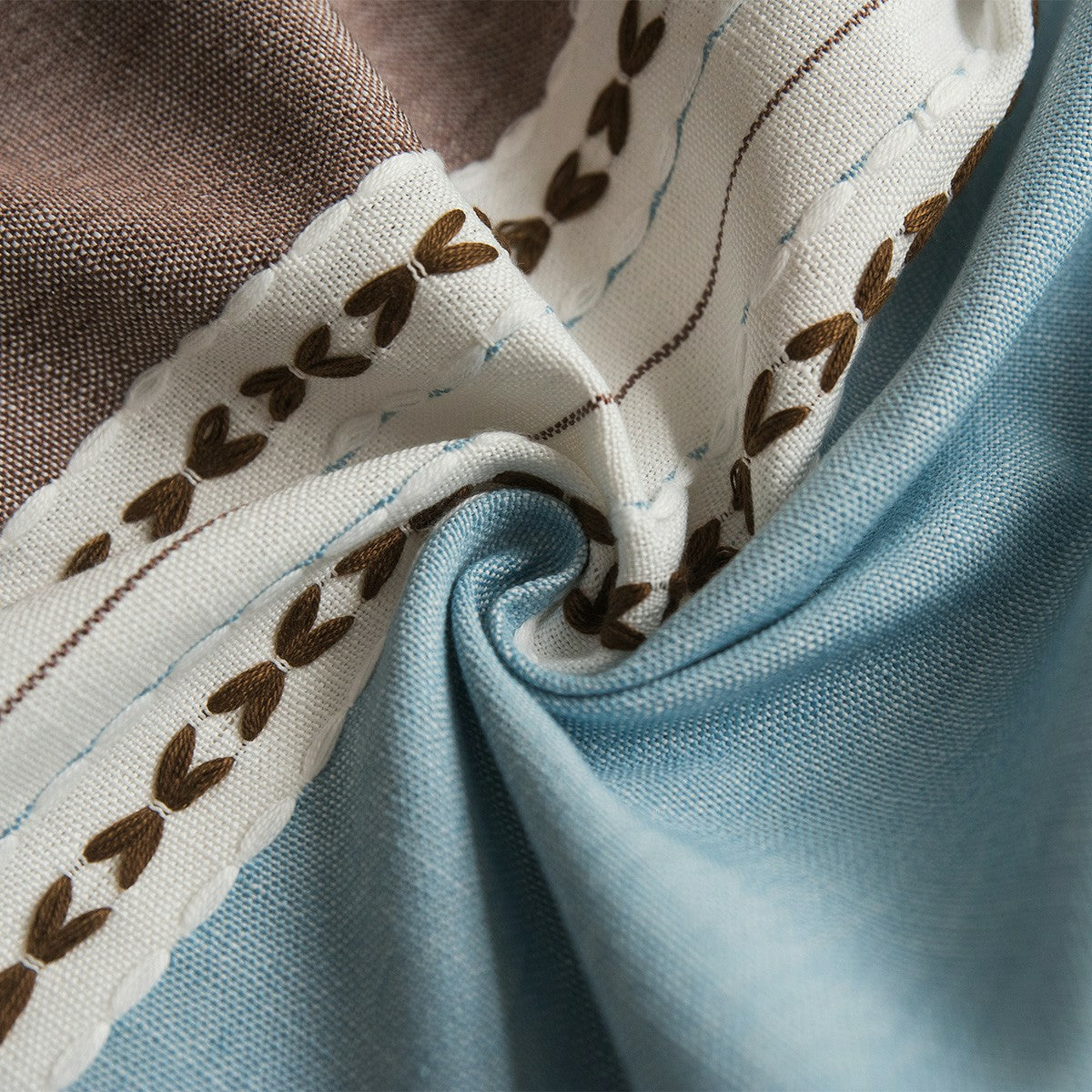 1pc Nordic Minimalist Style Coffee and Blue Patchwork Tablecloth with Beige Tassel Lace, Washable, Rectangular Coffee Table Dining Tablecloth, Perfect for Living Room, Dining Room, Cafe Home Fabric Cover, Farmhouse Hotel Home Decor with Atmospheric