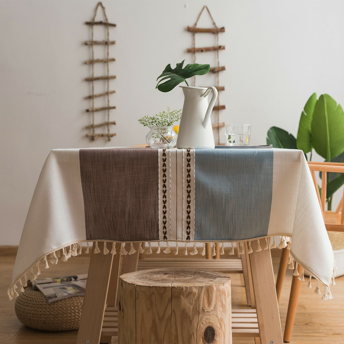 1pc Nordic Minimalist Style Coffee and Blue Patchwork Tablecloth with Beige Tassel Lace, Washable, Rectangular Coffee Table Dining Tablecloth, Perfect for Living Room, Dining Room, Cafe Home Fabric Cover, Farmhouse Hotel Home Decor with Atmospheric
