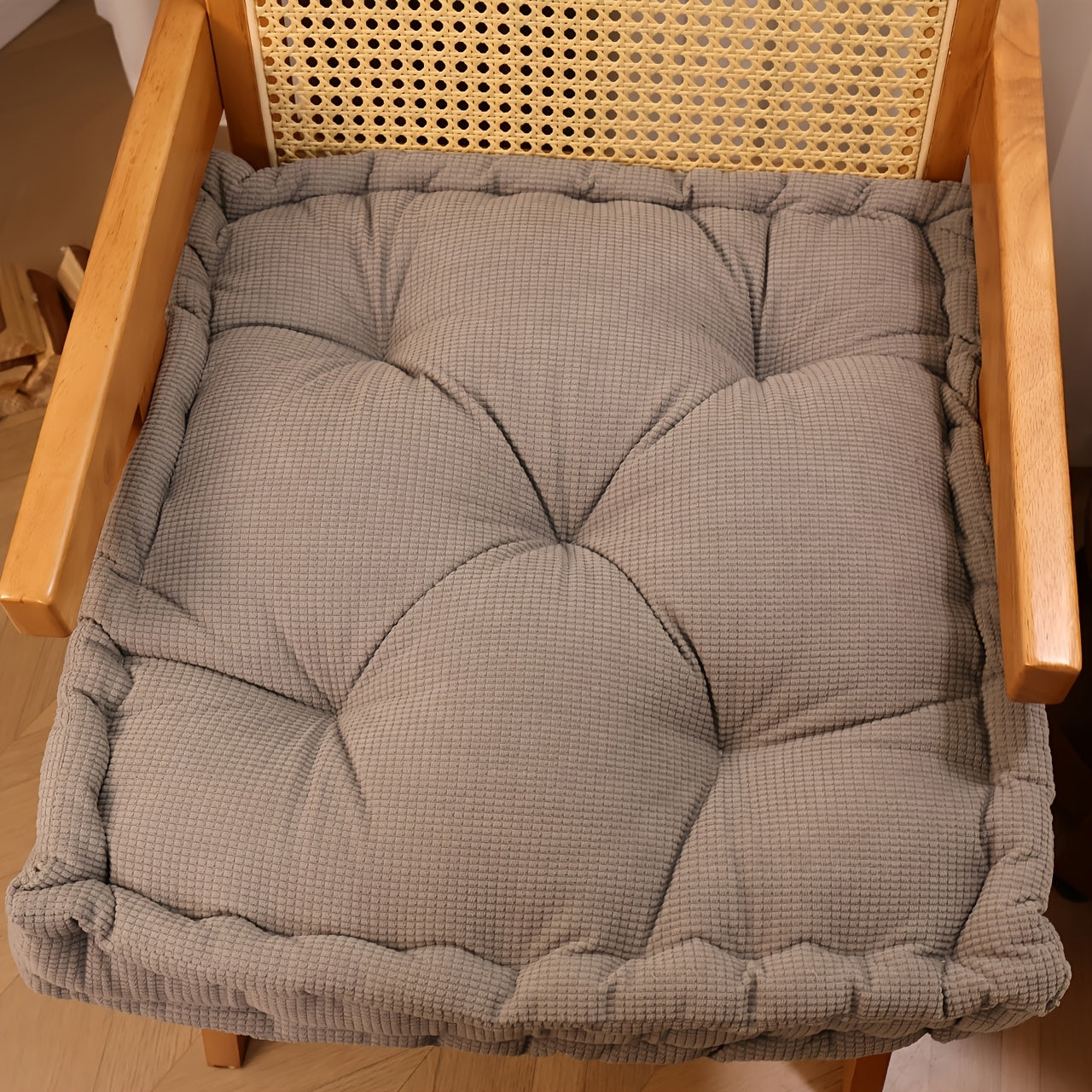 ROSEKIND Soft Taffeta Polyester Solid Seat Cushion, Comfortable for Dining Chairs, Office Chairs, Hardwood Floors, Available In 7 Colors Mtach Your Decor, Durable And Versatile Cushion As Perfect Gift for Friends And Family, Ideal for All Seasons