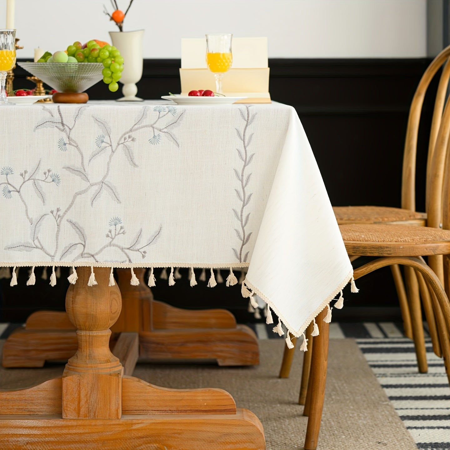 1pc French-Style Light Luxury Elegant Tablecloth, Blue-Gray with Branches, Leaves, and Flowers. Suitable for Dining Room, Living Room, and Dining Table Decoration; Picnics, Camping, Weddings, Holiday Parties, Restaurants, and Buffets