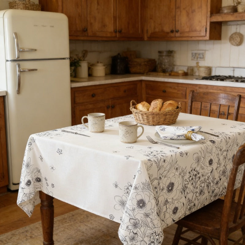 SASTYBALE Floral Tablecloth, 60 X 102 Inches, Spring\u002FSummer Wildflower Plain-Line Print, Washable, Wrinkle-Free, Elegant Texture, Rich Colors, Suitable for Decoration at Parties, Picnics, And Dinners