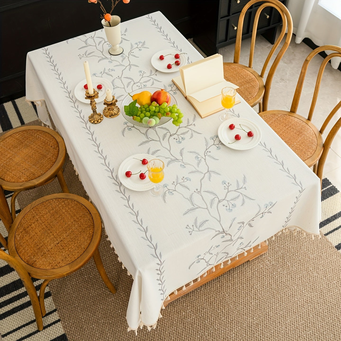 1pc French-Style Light Luxury Elegant Tablecloth, Blue-Gray with Branches, Leaves, and Flowers. Suitable for Dining Room, Living Room, and Dining Table Decoration; Picnics, Camping, Weddings, Holiday Parties, Restaurants, and Buffets